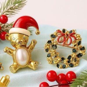 Vintage Gold Plated Jelly Belly Bear and Wreath  Brooch Christmas Jewelry Set